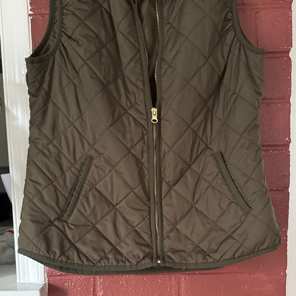 Old Navy Olive Quilted Zip-Front Vest with Gold Hardware - Picture 4 of 6